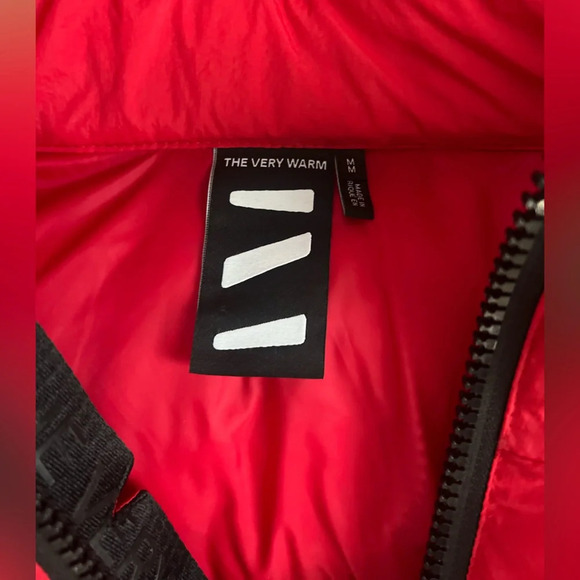 The Very Warm hooded red puffer in excellent like-new condition size medium - Picture 7 of 7